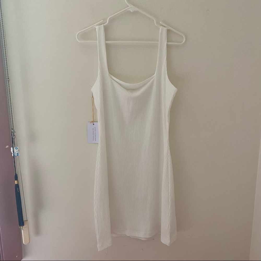 New | Backyard Roses | White Carrington Dress - Picture 8 of 8
